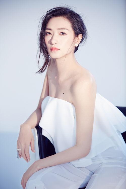 万茜行李爆料视频播放,揭秘明星出行必备清单 第2张 万茜行李爆料视频播放,揭秘明星出行必备清单 第2张